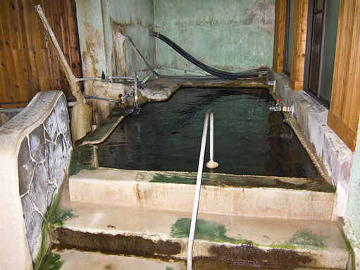 高友旅館の黒湯