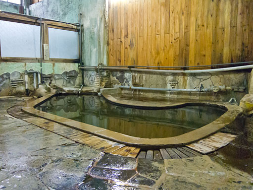 高友旅館の黒湯