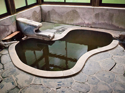 高友旅館の黒湯